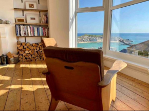 Arty Flat with Panoramic View of St Ives